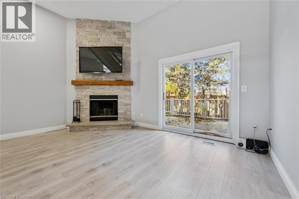 589 BEECHWOOD Drive Unit# 5 — photo 3