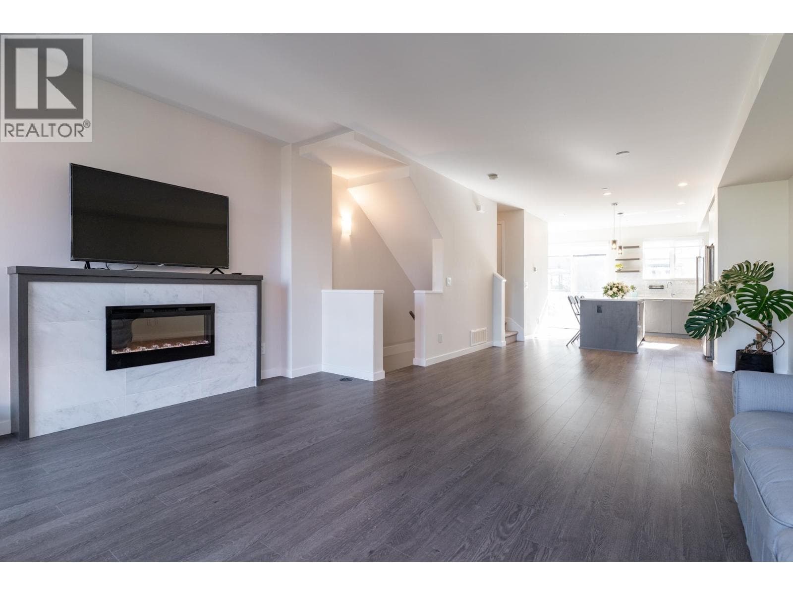 175 4738 HEMLOCK WAY — photo 5