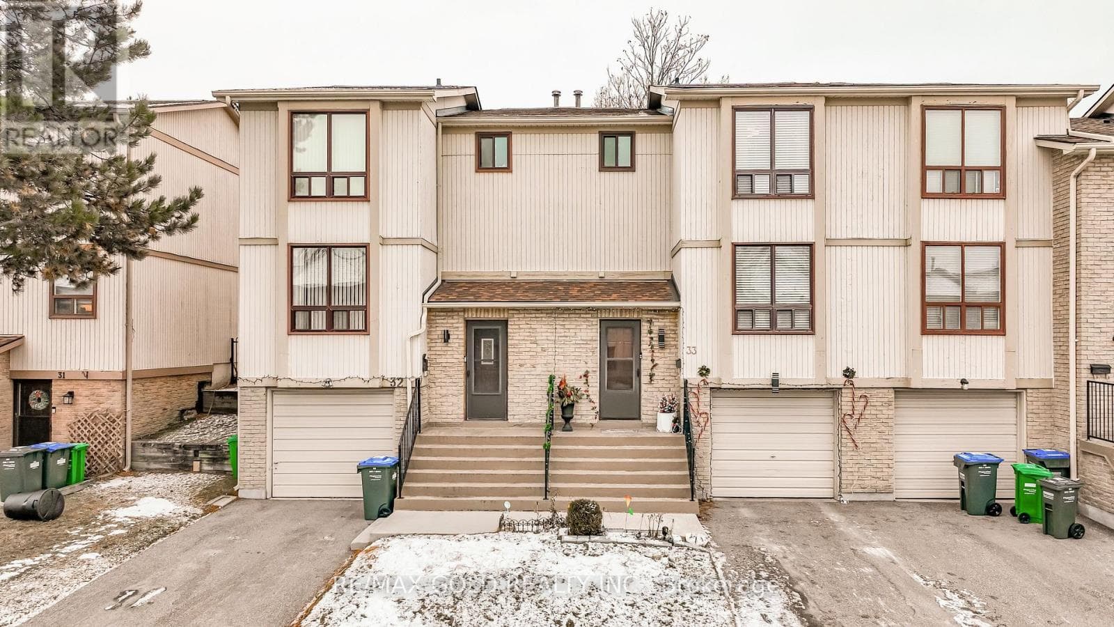 33 GUILDFORD CRESCENT in M-SECTION (BRAMALEA)
