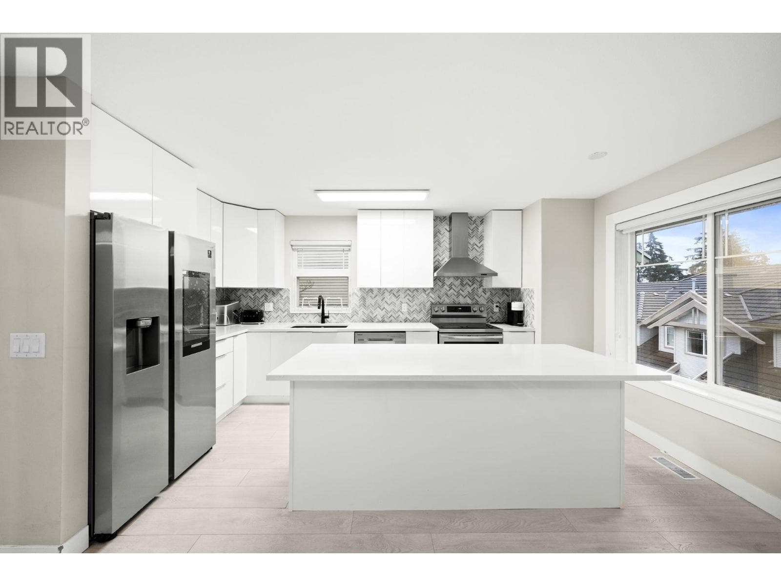 10 2351 PARKWAY BOULEVARD in Westwood Plateau