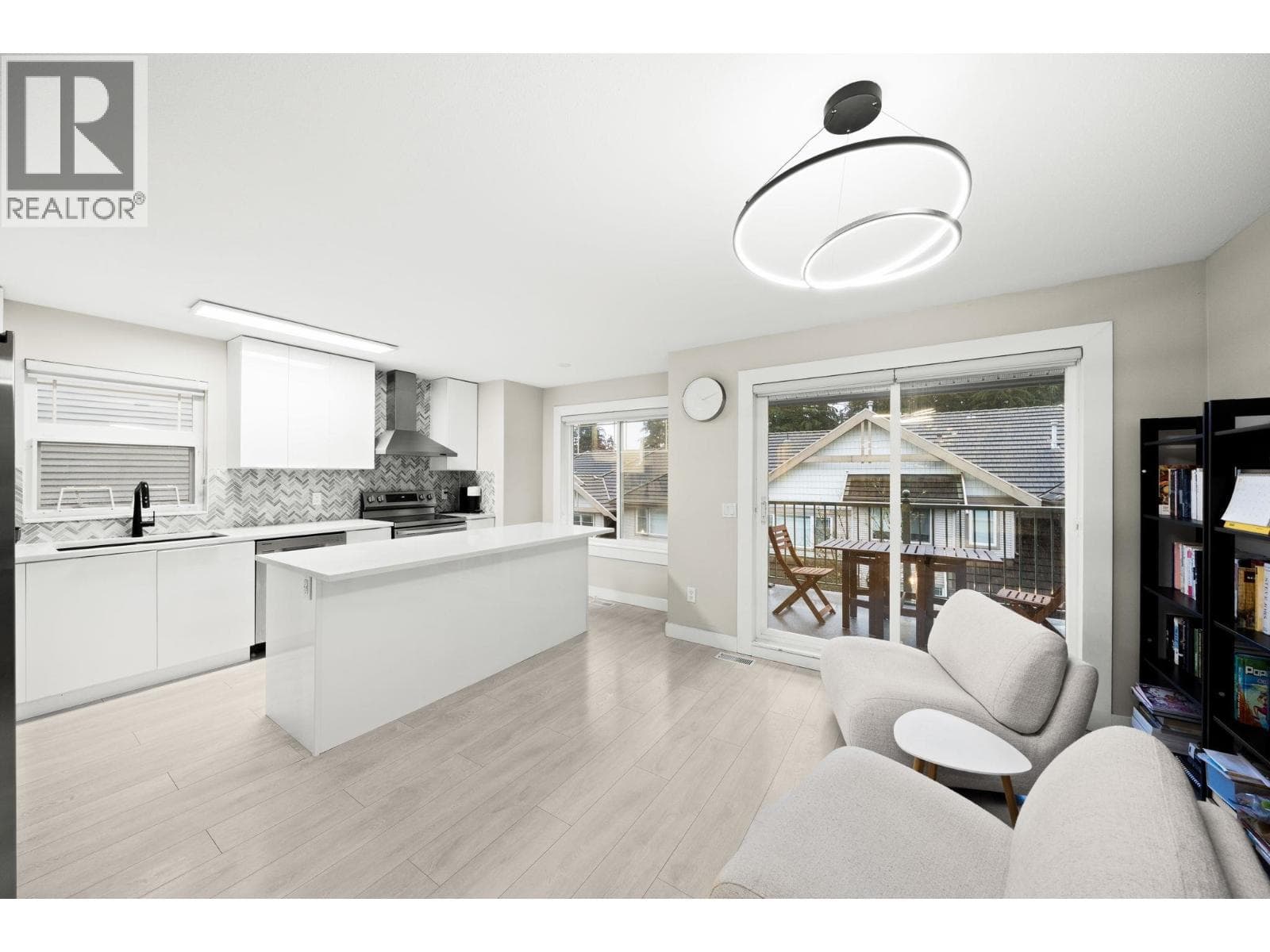 10 2351 PARKWAY BOULEVARD — photo 4