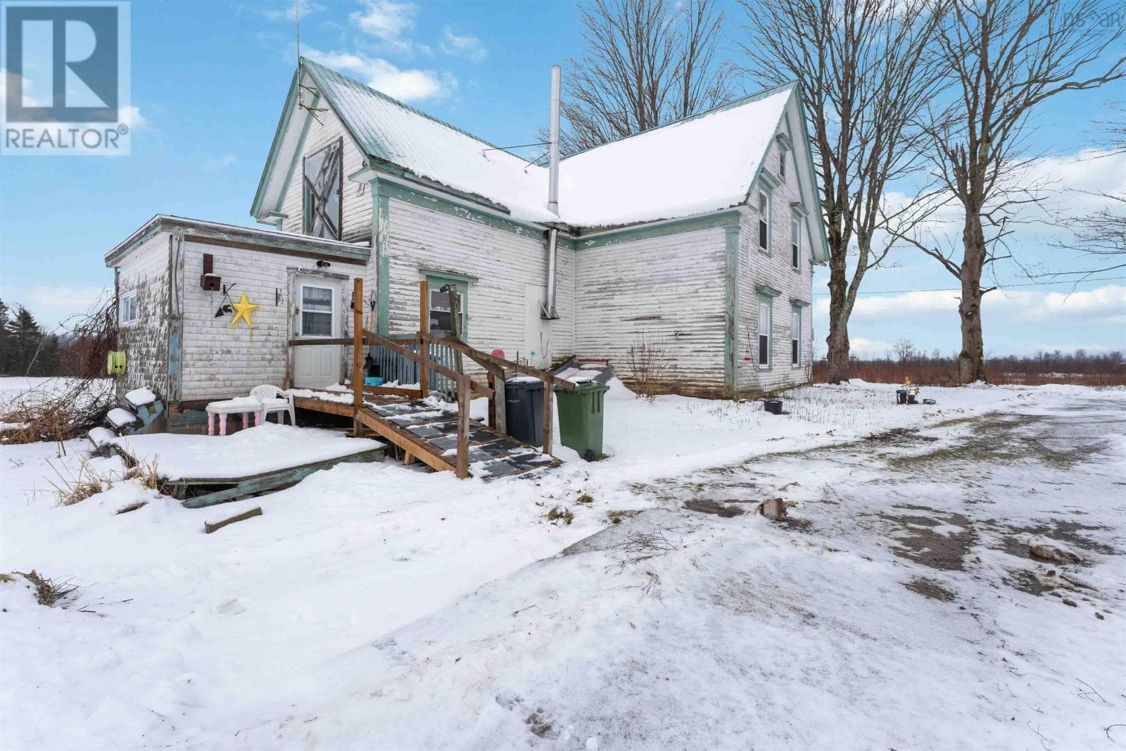 332 BALCOM ROAD — photo 3