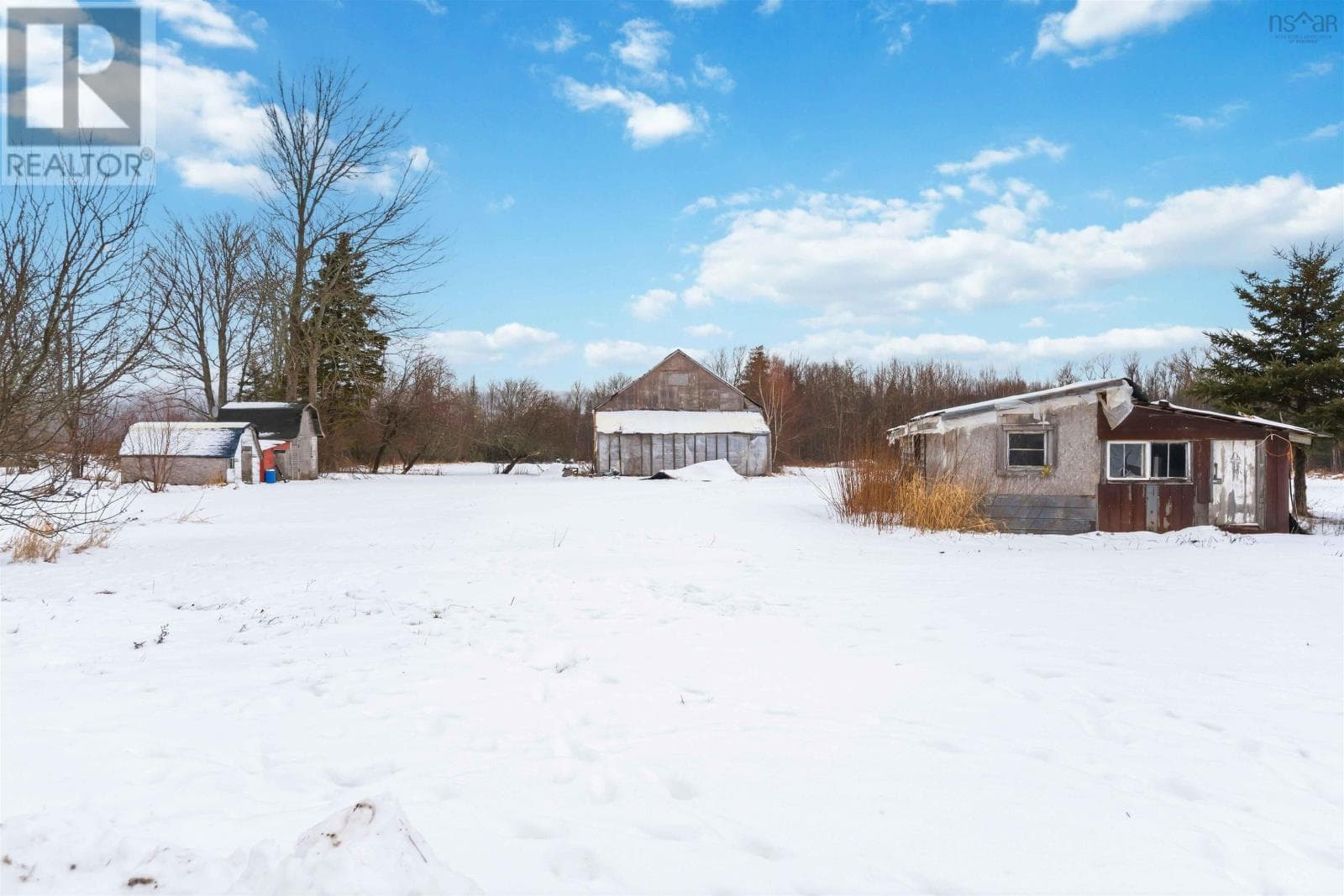 332 BALCOM ROAD — photo 4