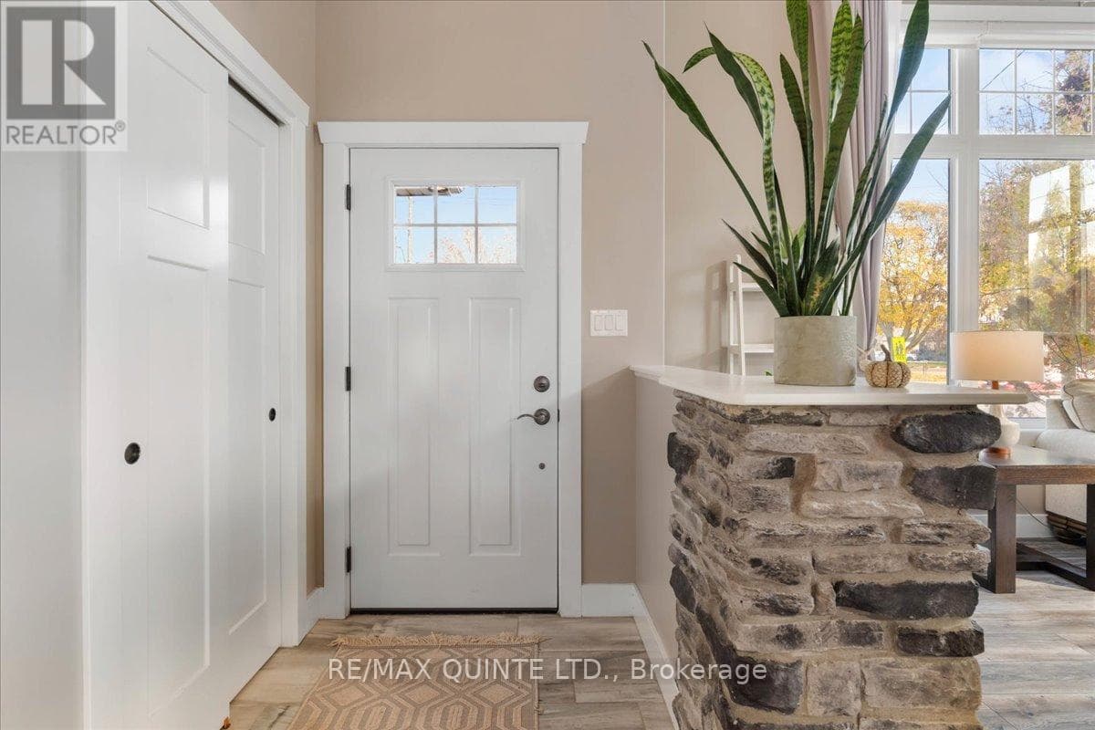 564 SIDNEY STREET, Central Lakes — photo 5