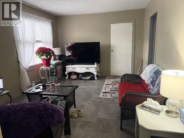 325 WILLOW STREET — photo 2