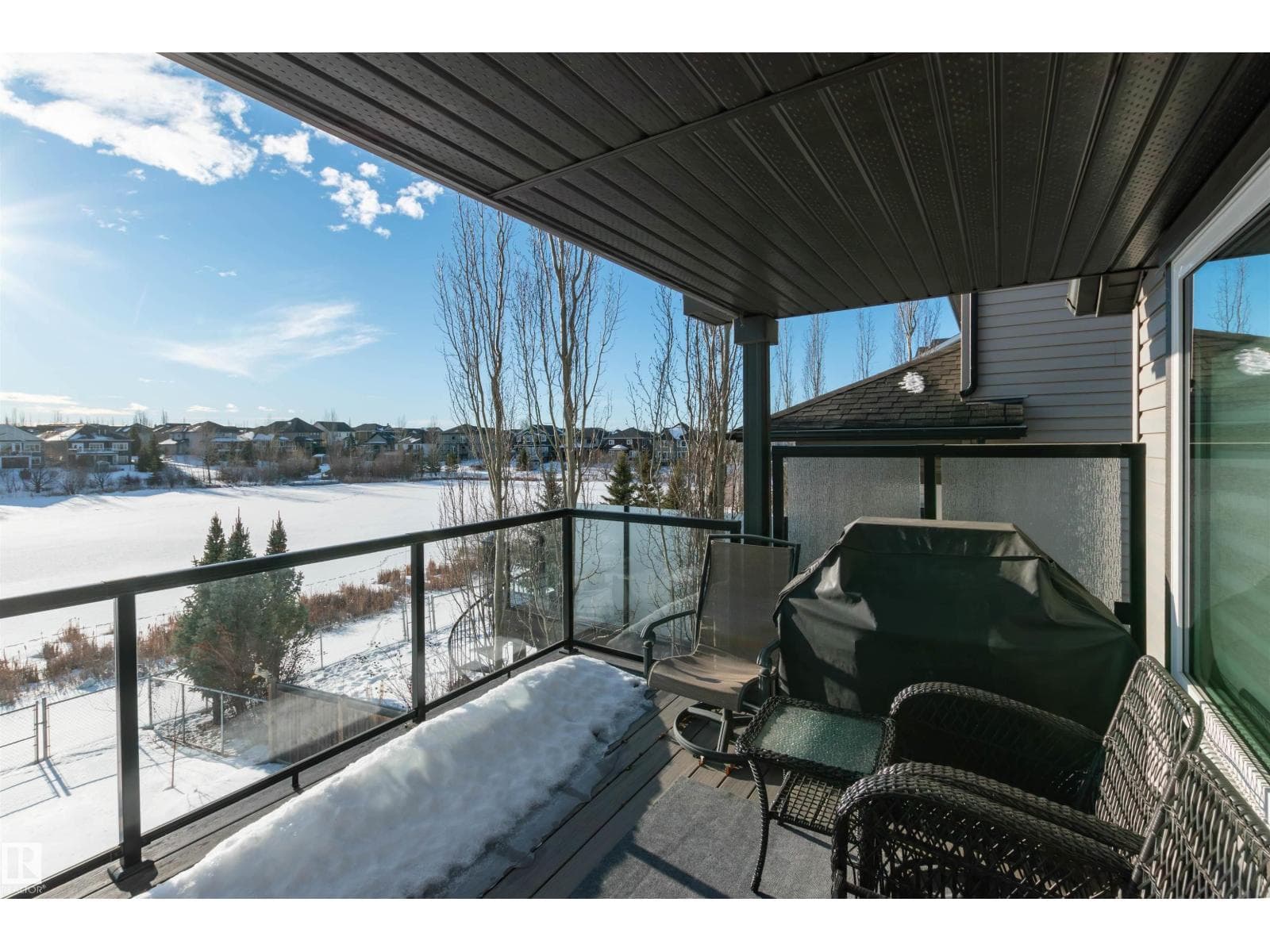 466 CHURCHILL CRESCENT — photo 2