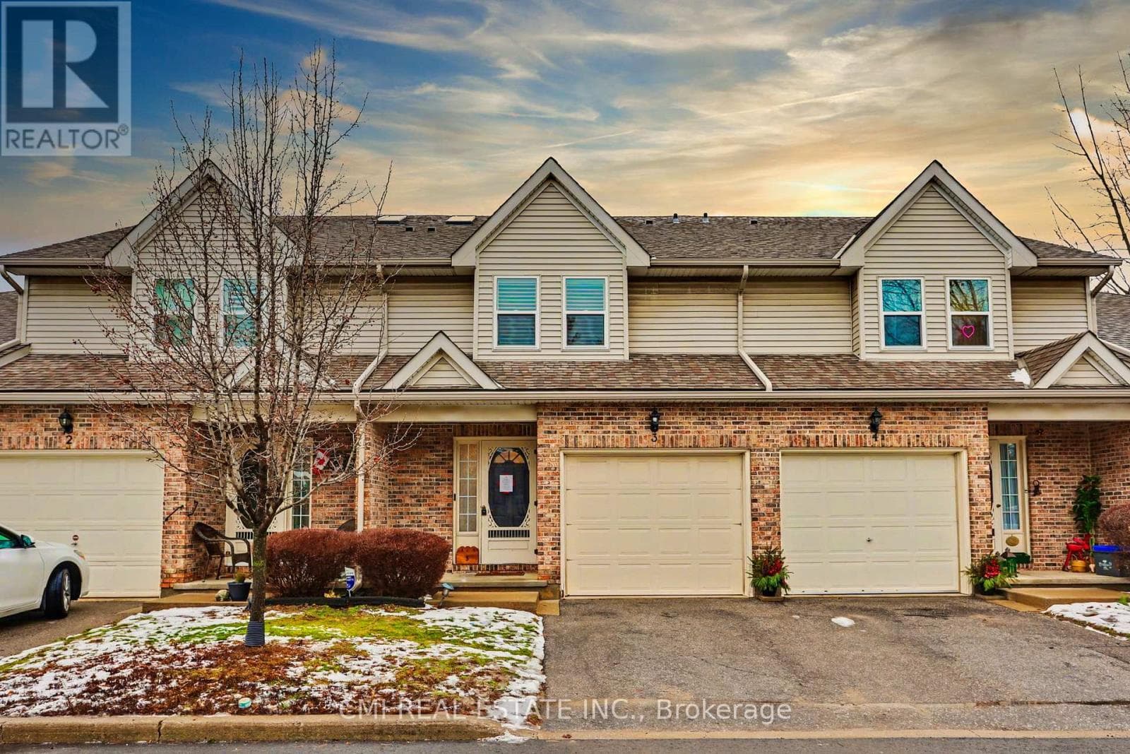 3 - 5070 DRUMMOND ROAD in Oakes