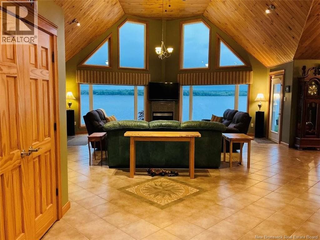120 HAYESEY LANE — photo 4