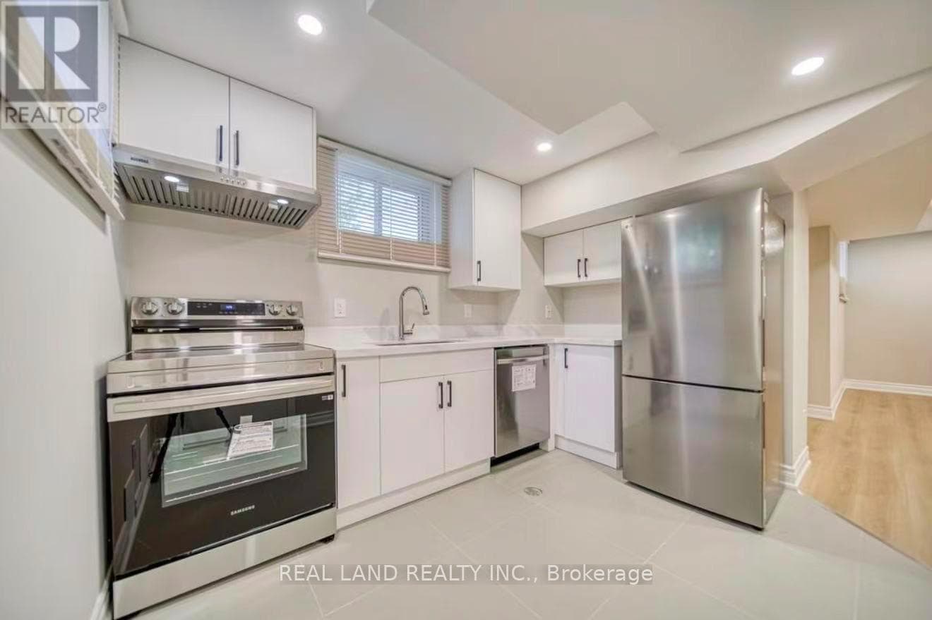 BASEMENT - 82 OXFORD STREET in Richmond Hill North West