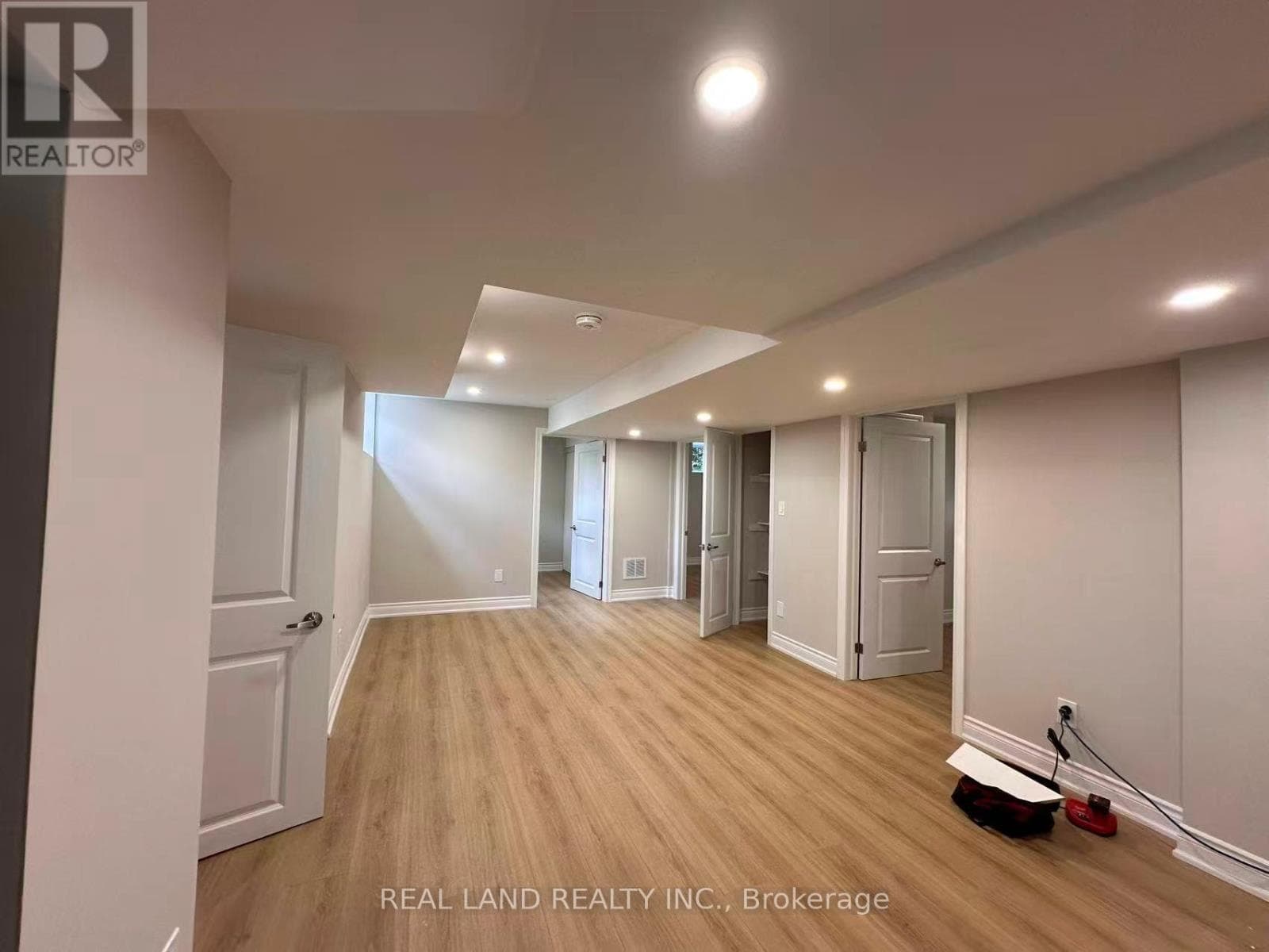 BASEMENT - 82 OXFORD STREET — photo 4