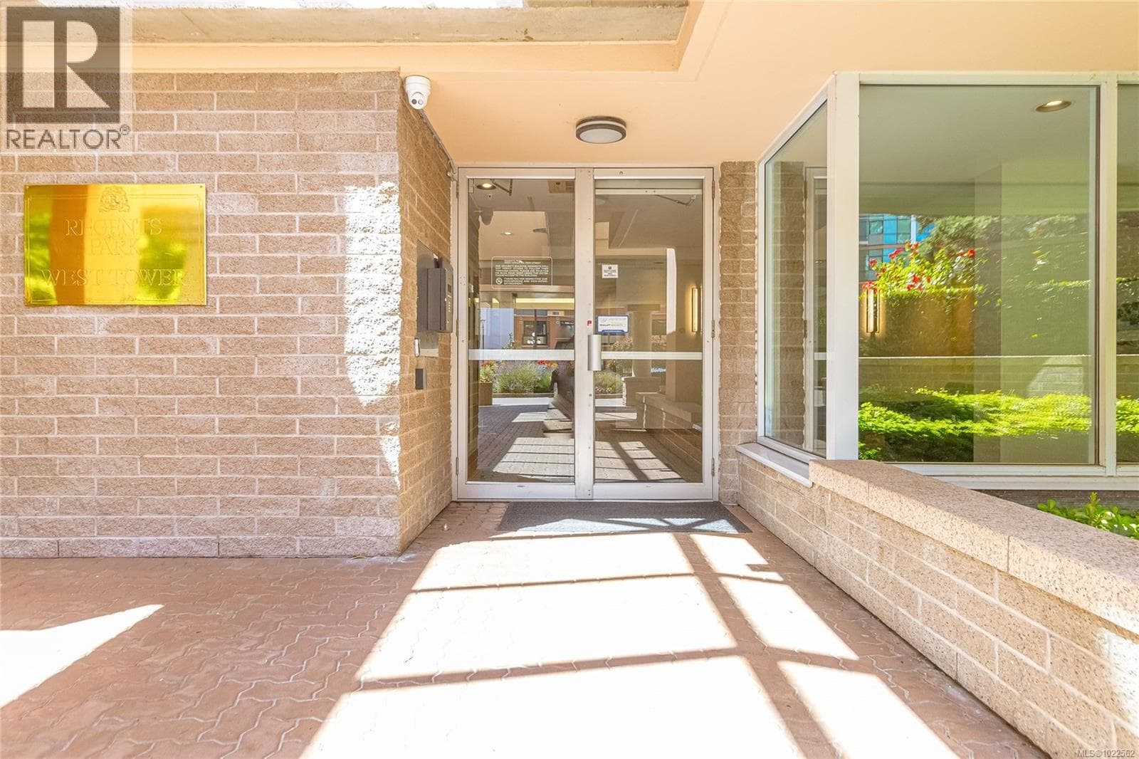 502 1010 View St — photo 5