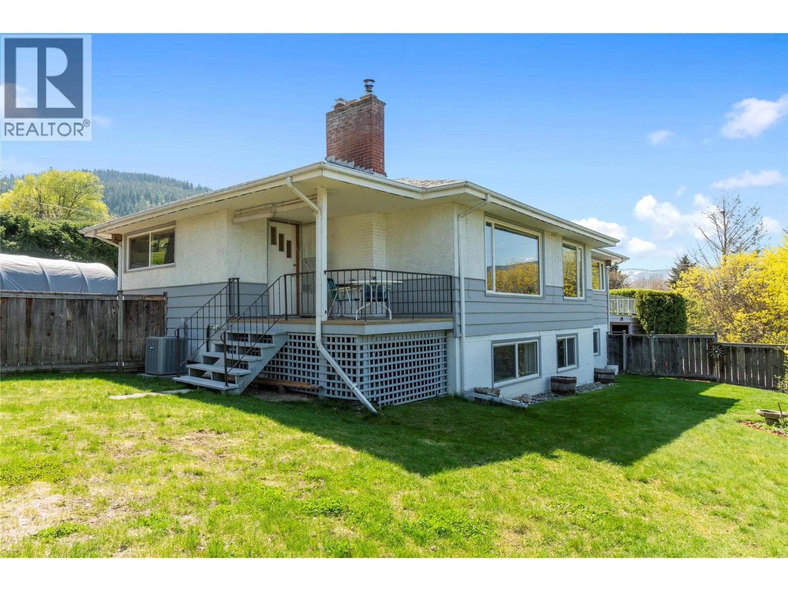 1290 15 Street SE in