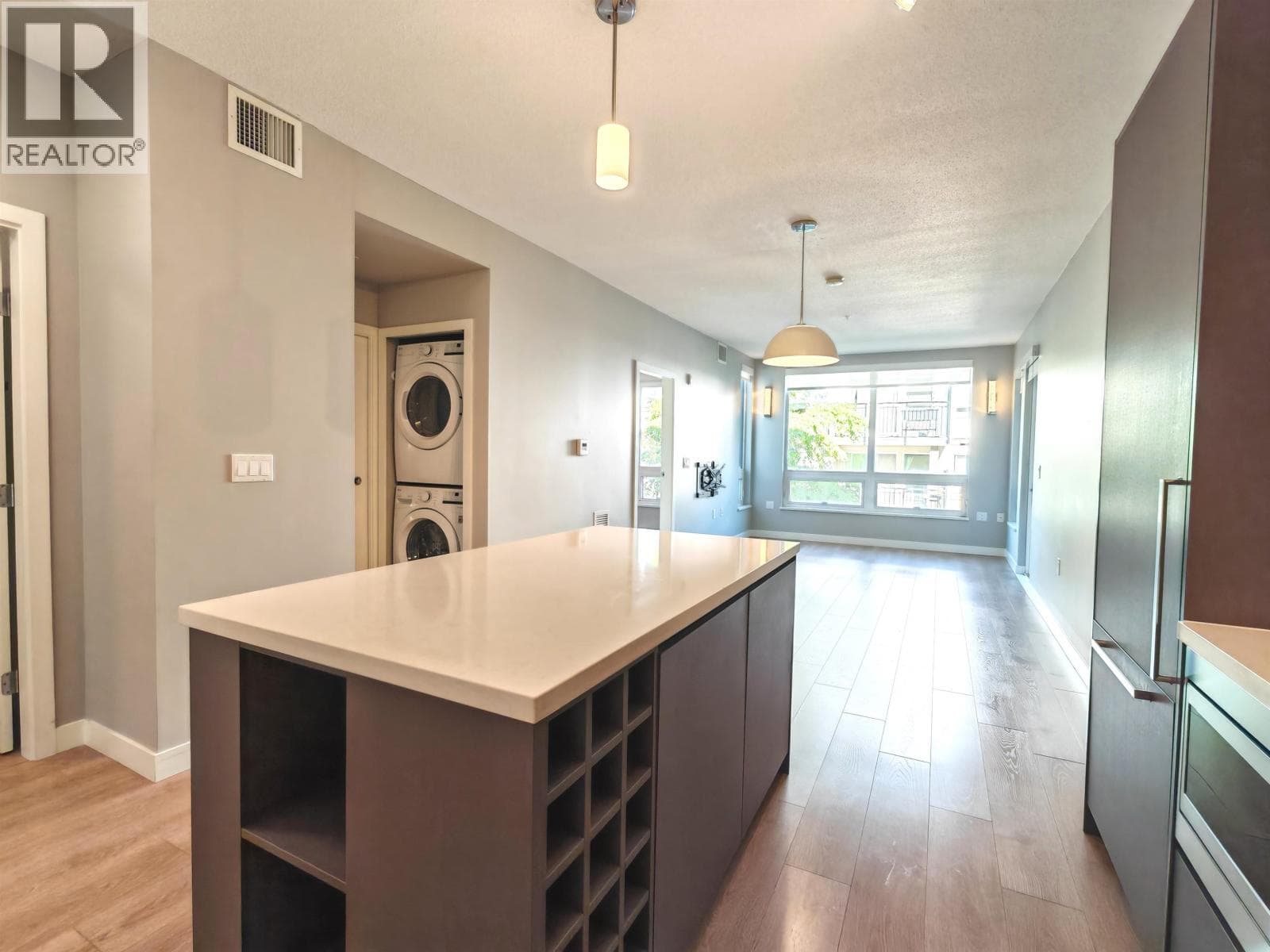 305 9388 ODLIN ROAD — photo 4