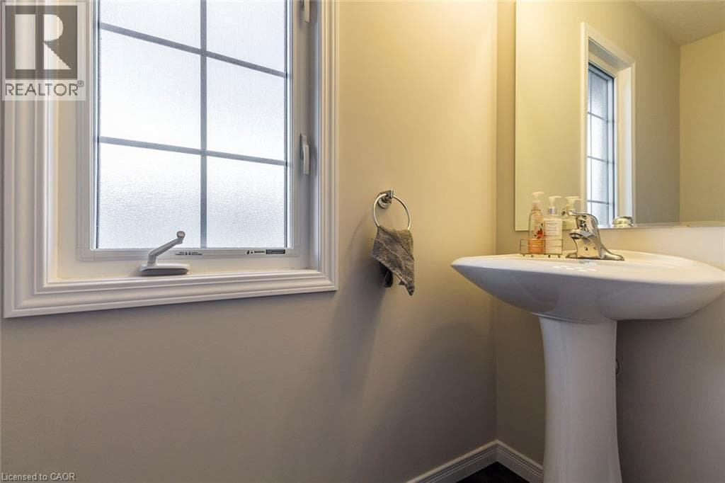 26 MEADOWRIDGE STREET — photo 3