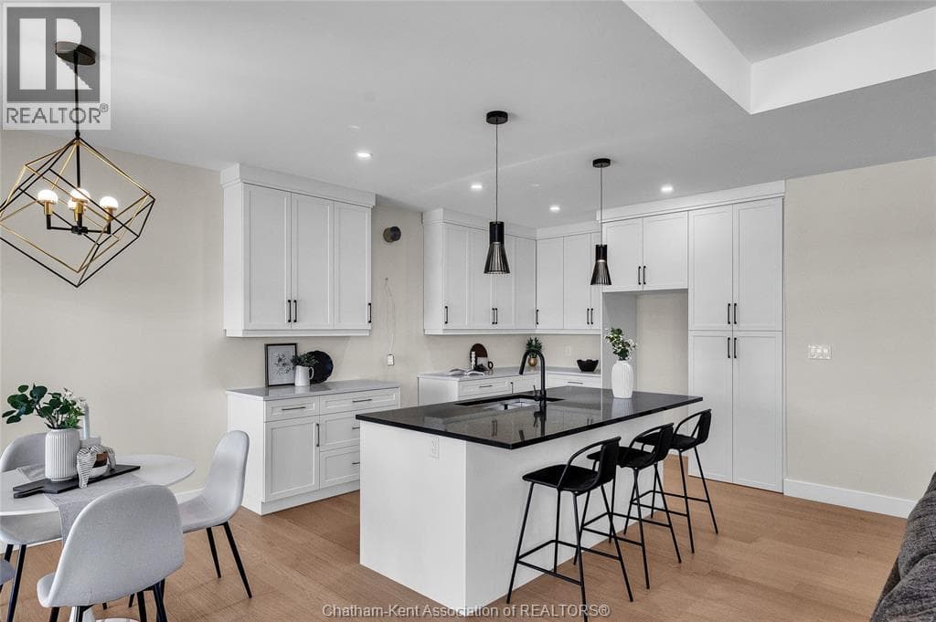 172 Rosewood CRESCENT — photo 2