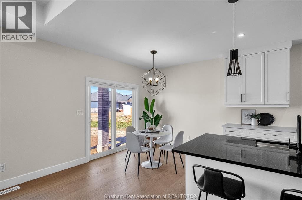 172 Rosewood CRESCENT — photo 5
