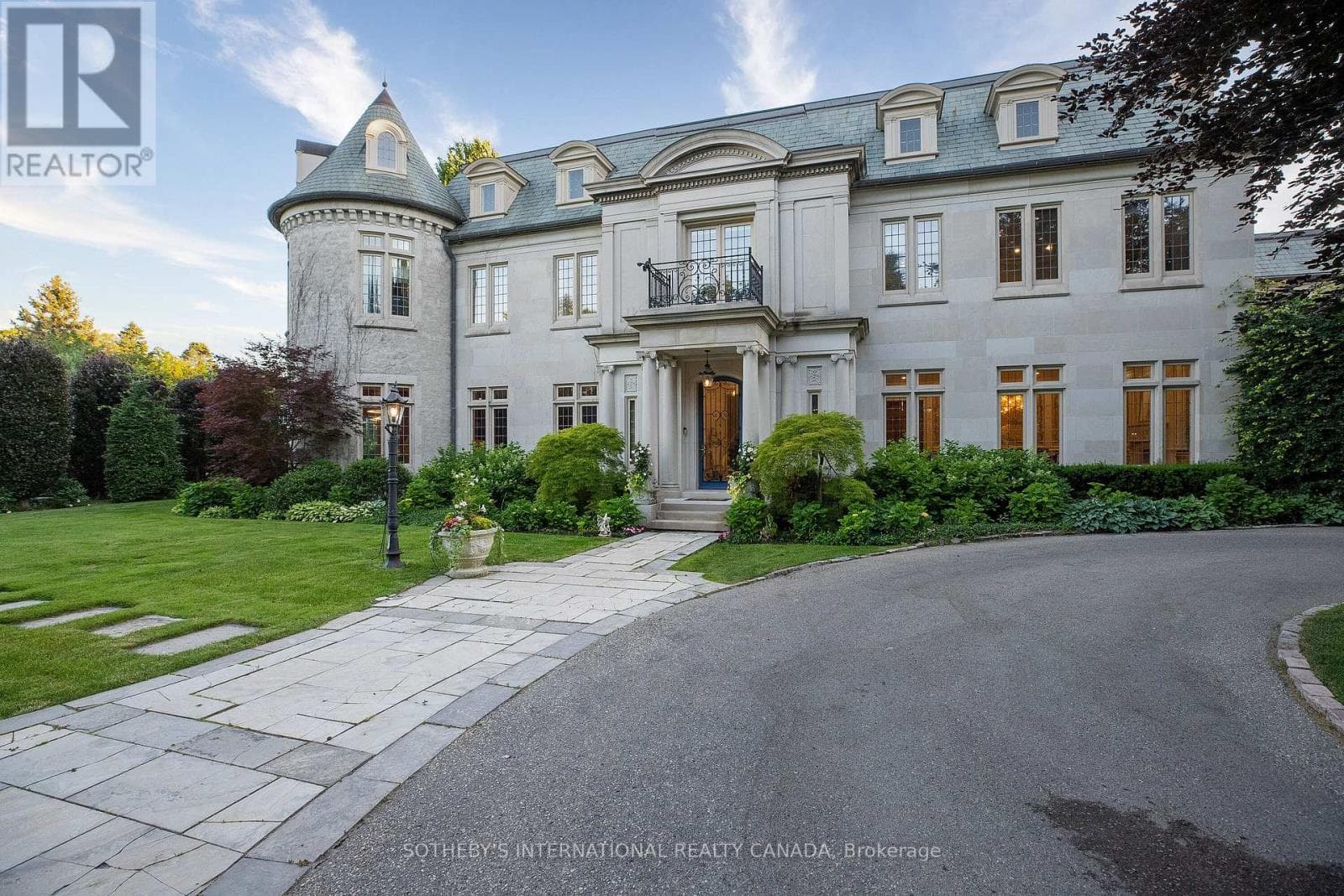 45 BAYVIEW RIDGE, Toronto — photo 2