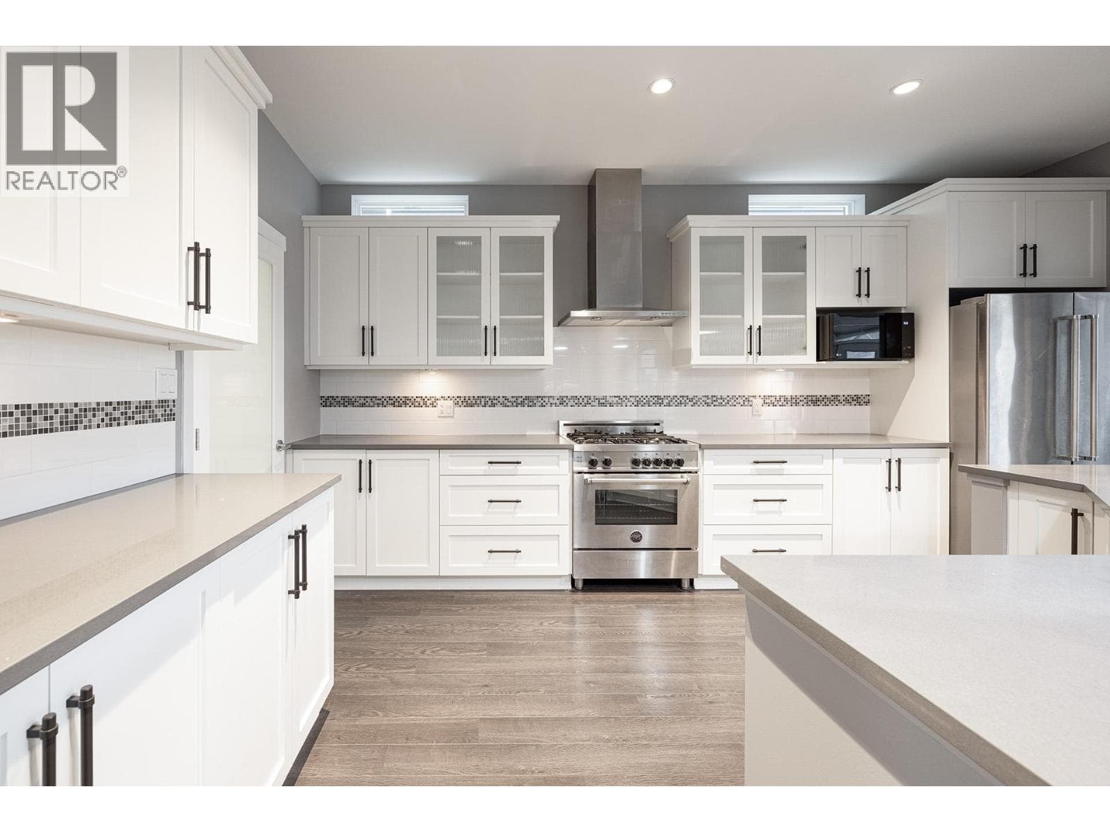 Upper 1432 ARGYLE STREET — photo 2
