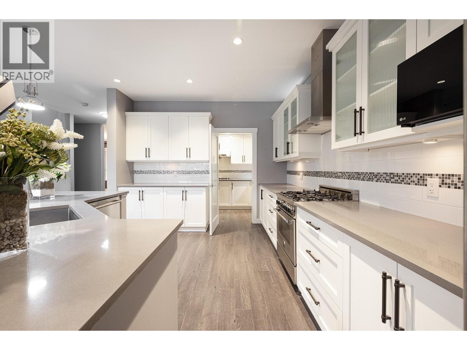 Upper 1432 ARGYLE STREET — photo 3