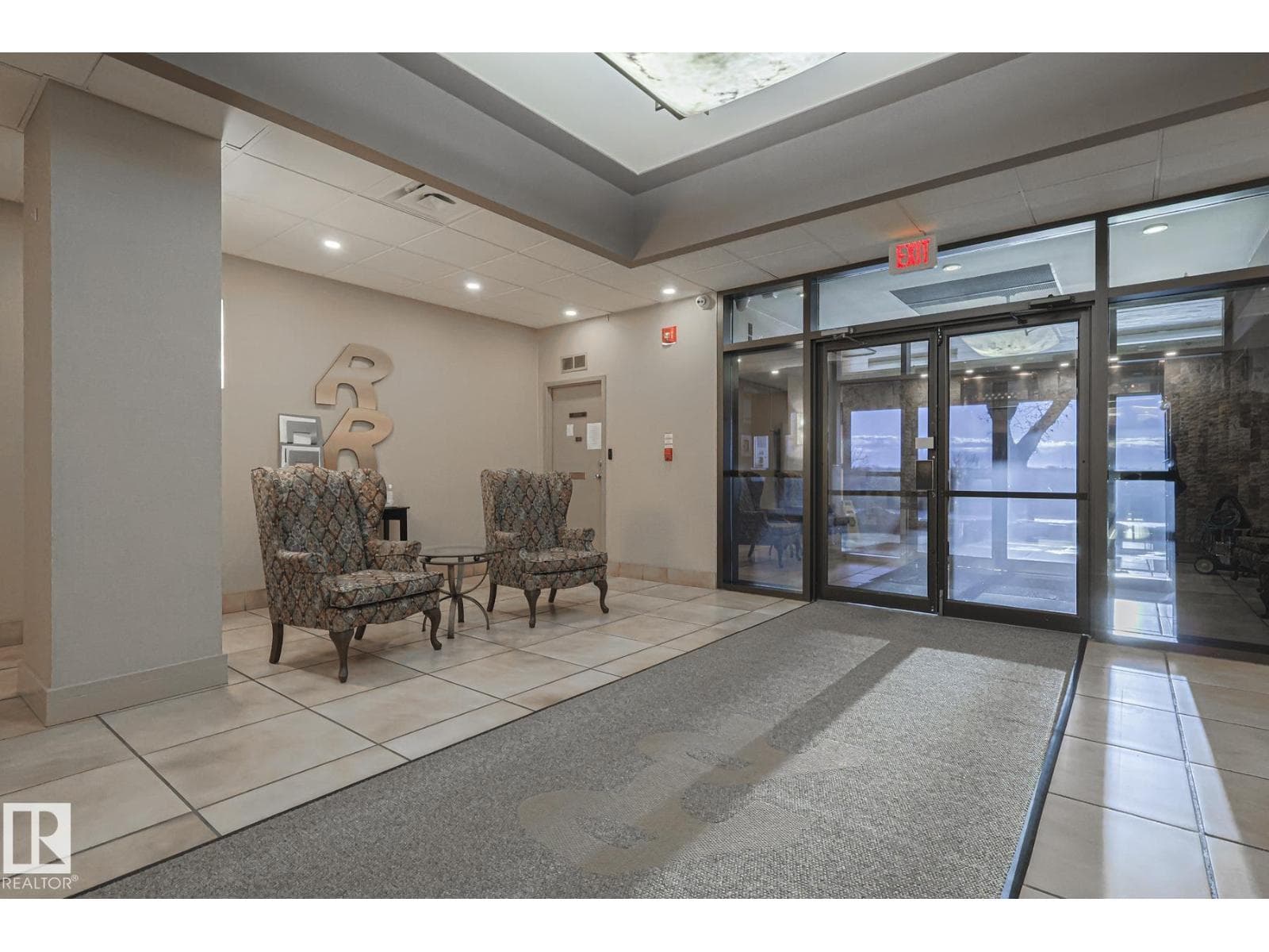 #302 8340 JASPER AV NW NW — photo 3