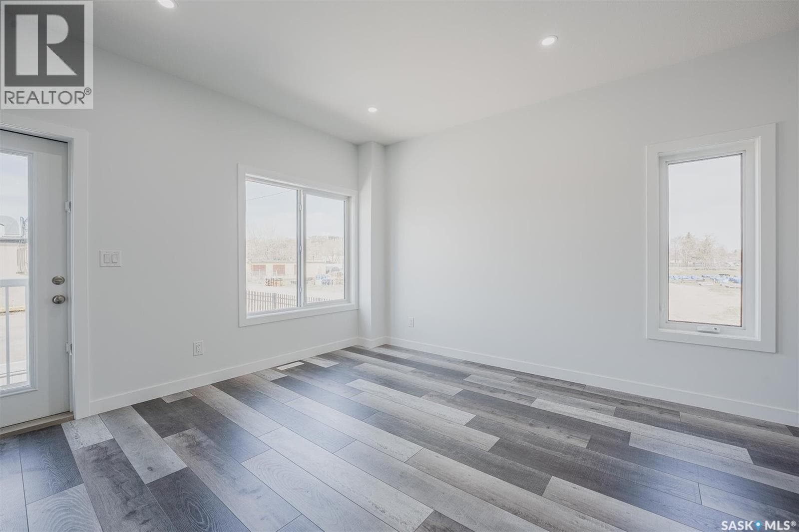 419 L AVENUE SOUTH — photo 5