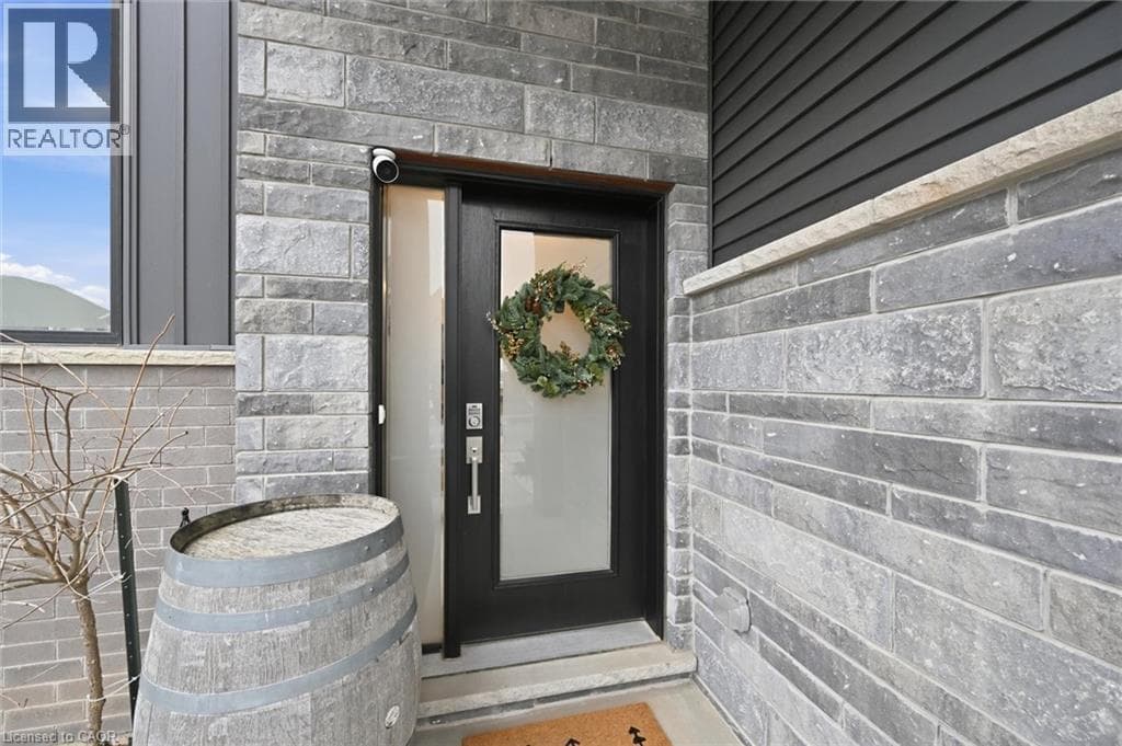 8 MYRTLE STREET — photo 4