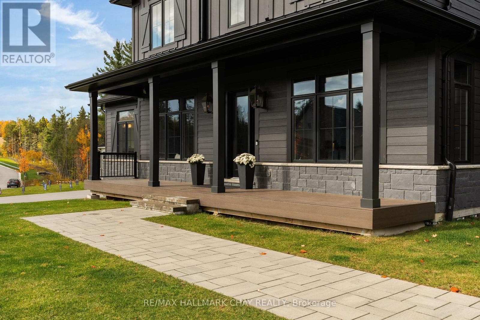 72 GEORGIAN GRANDE DRIVE — photo 3