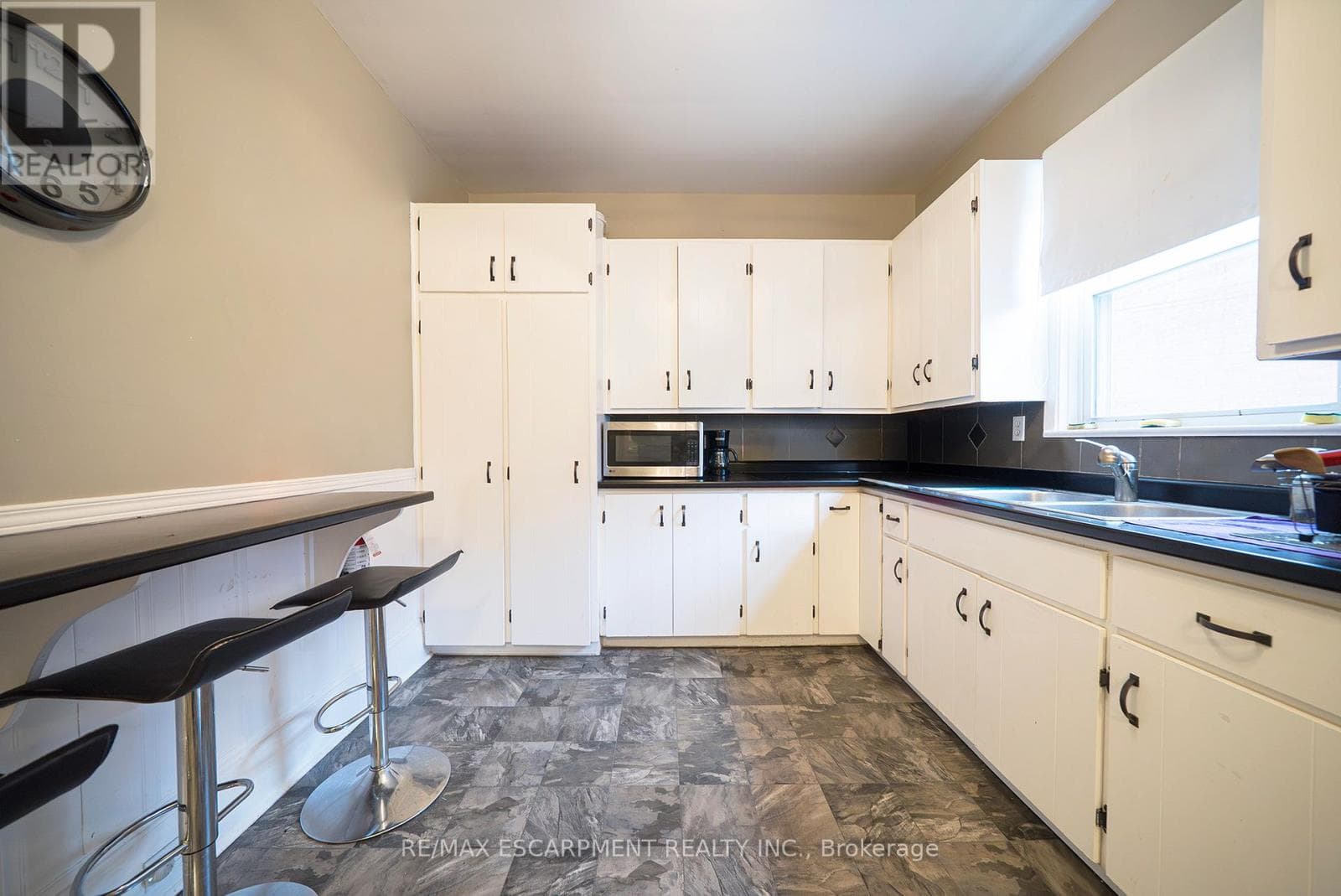 162 MURRAY STREET — photo 3