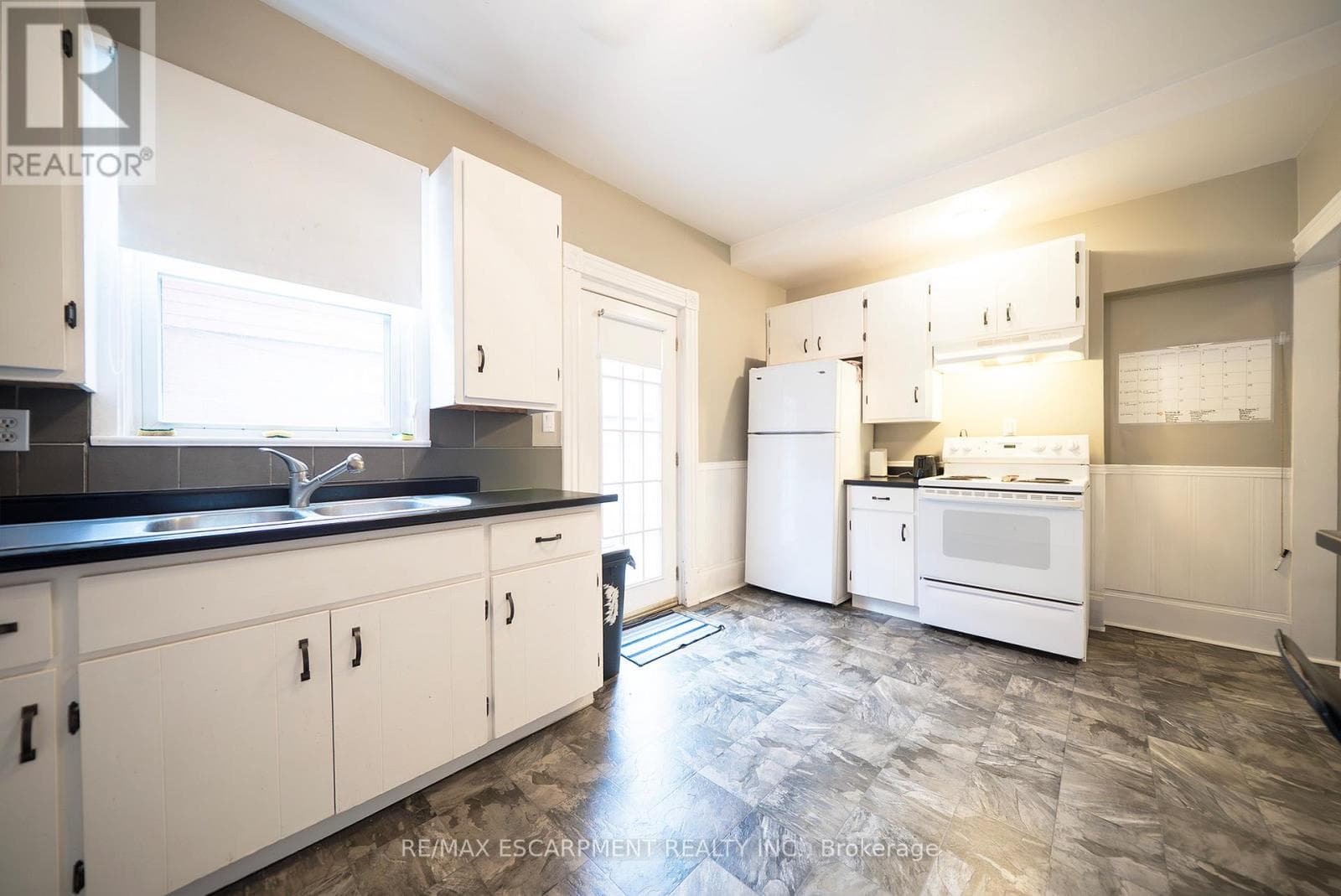 162 MURRAY STREET — photo 4