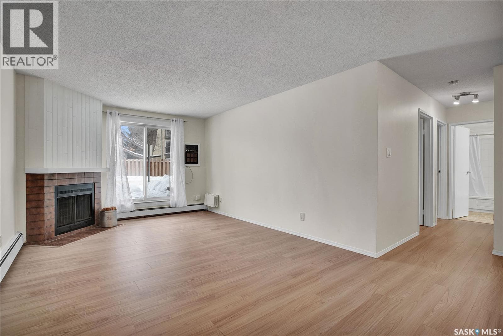 107 411 Tait COURT — photo 2