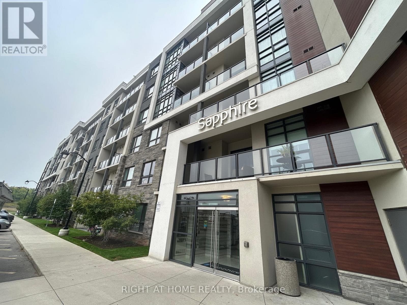 227 - 125 SHOREVIEW PLACE in Lakeshore