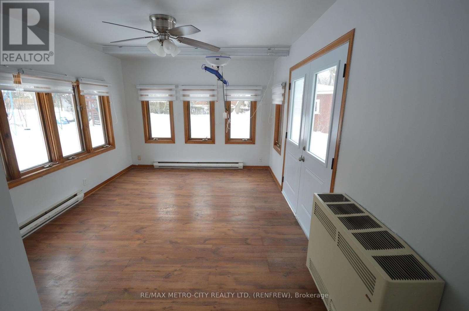 235 RENFREW AVENUE W — photo 4