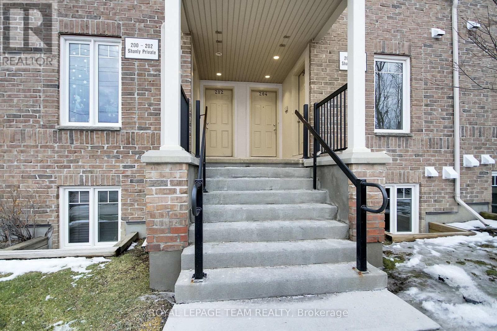 41 - 204 SHANLY PRIVATE — photo 3