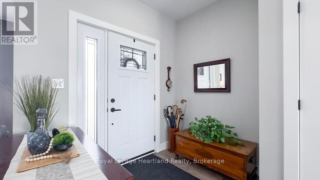 648 GLORIA STREET — photo 4