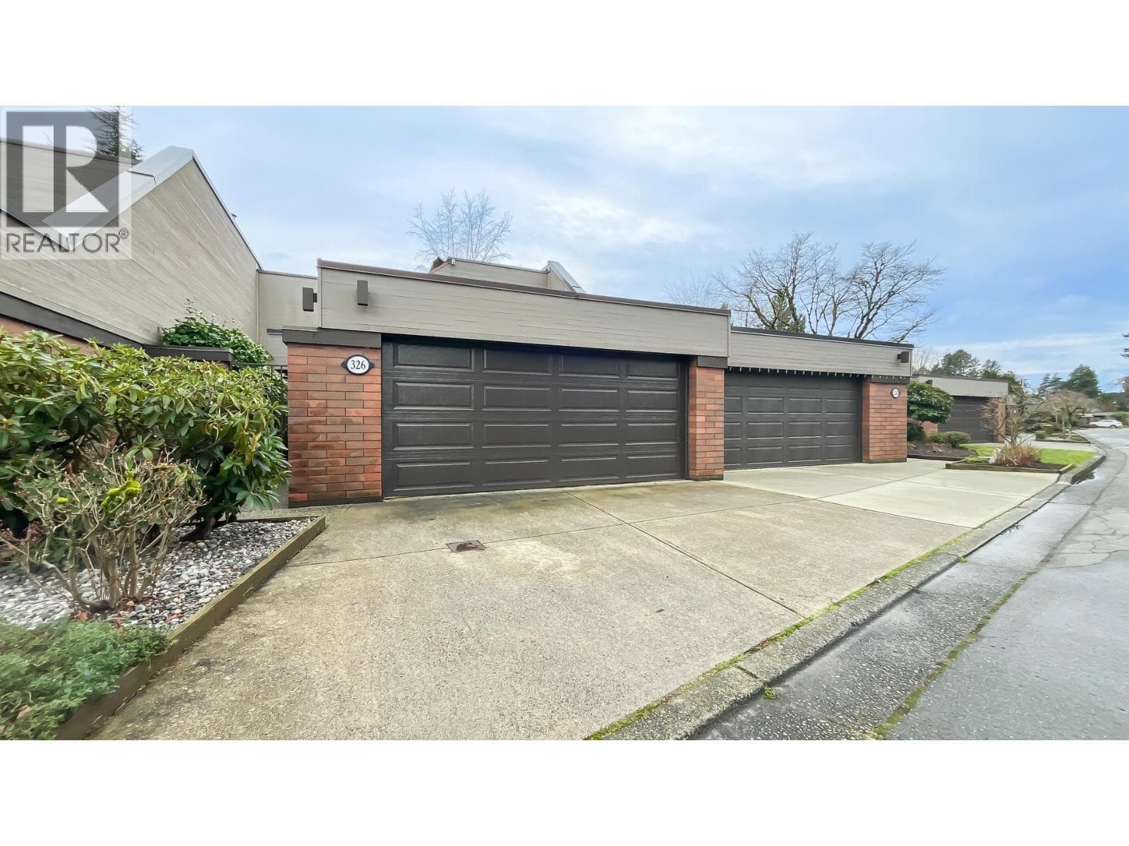 326 GREENSBORO PLACE in Oakridge