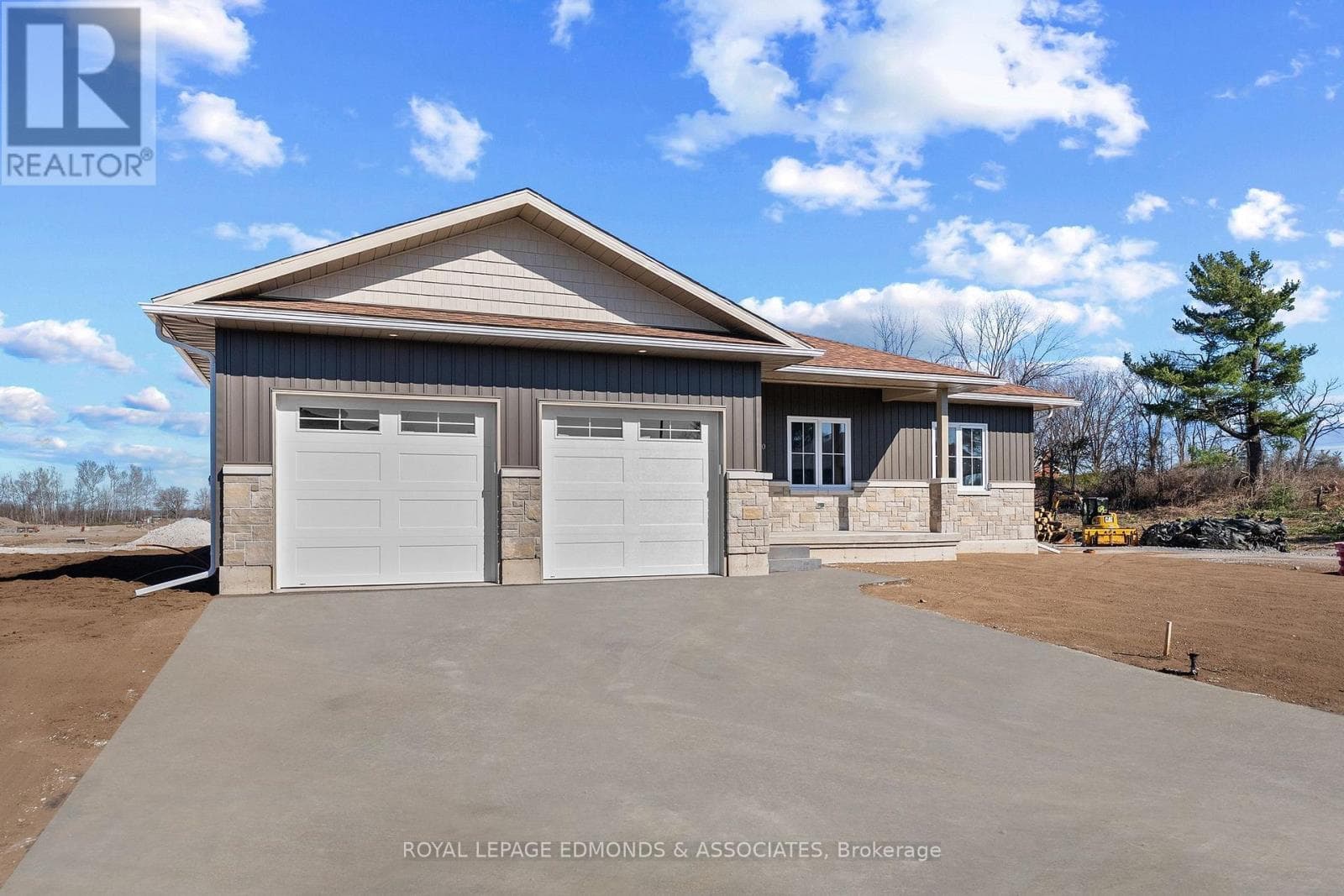 30 BAMAGILLIA STREET, Renfrew County — photo 2
