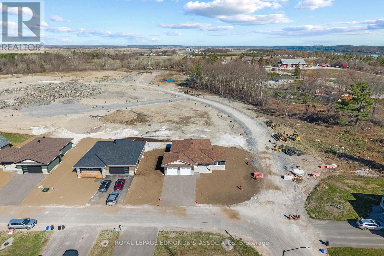 30 BAMAGILLIA STREET, Renfrew County — photo 4