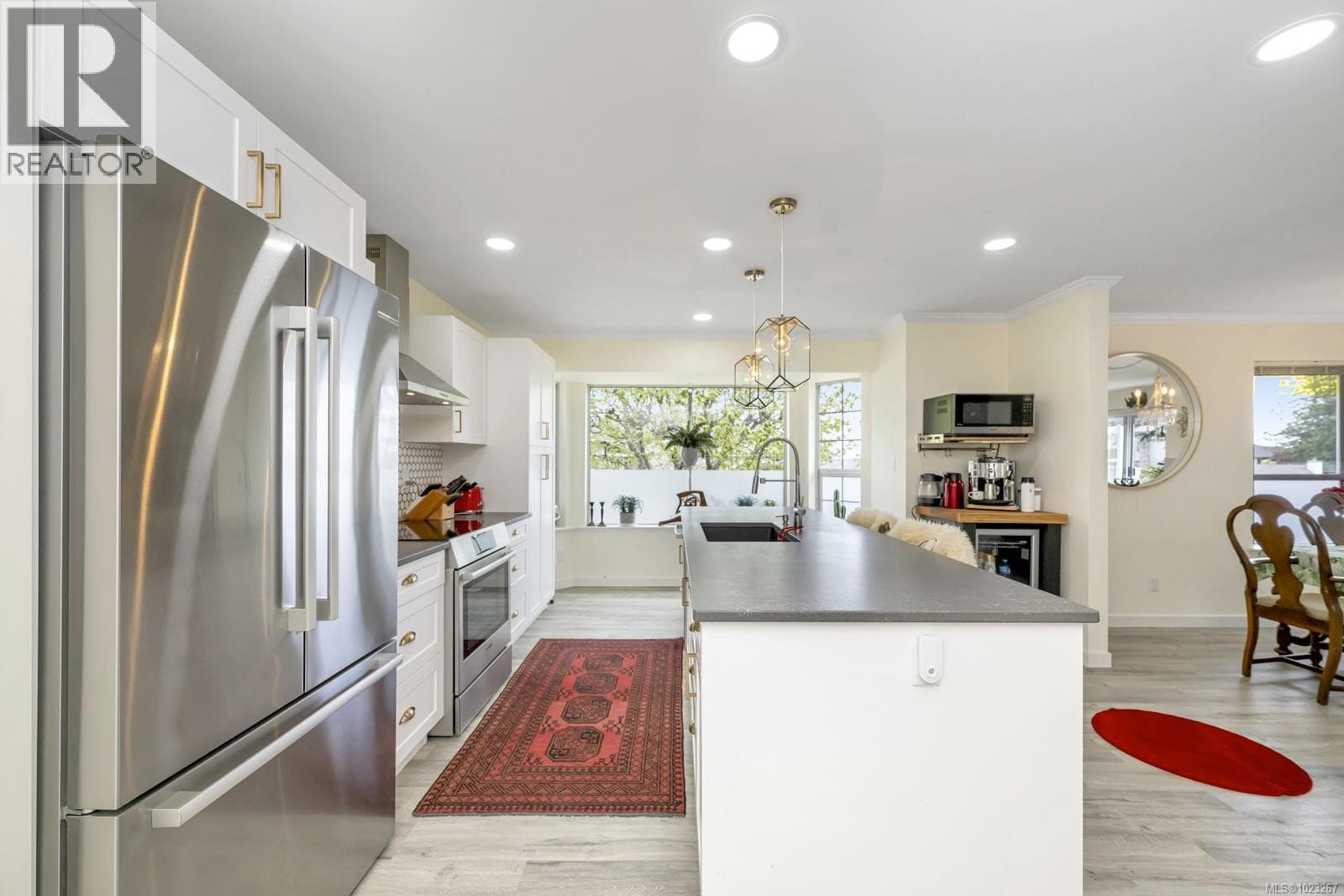 3601 ARBUTUS DRIVE NORTH, Victoria — photo 4