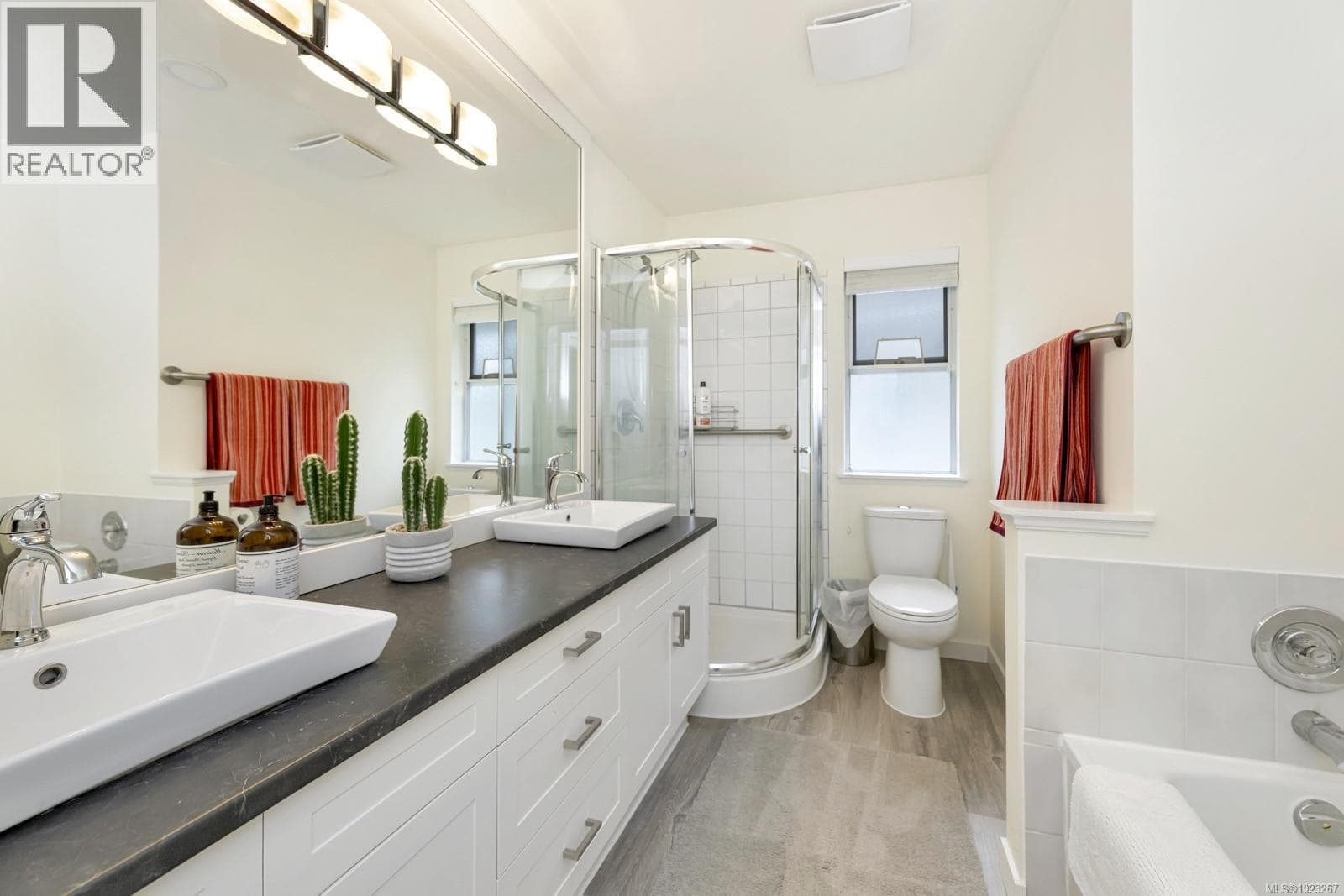 3601 ARBUTUS DRIVE NORTH, Victoria — photo 5