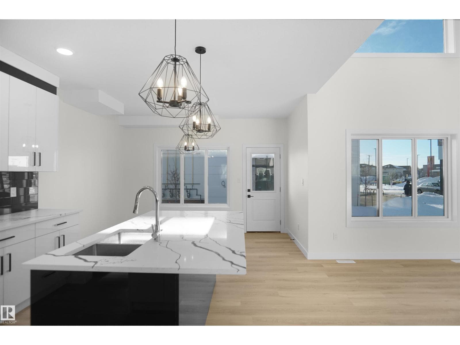 6807 169 AV NW — photo 5