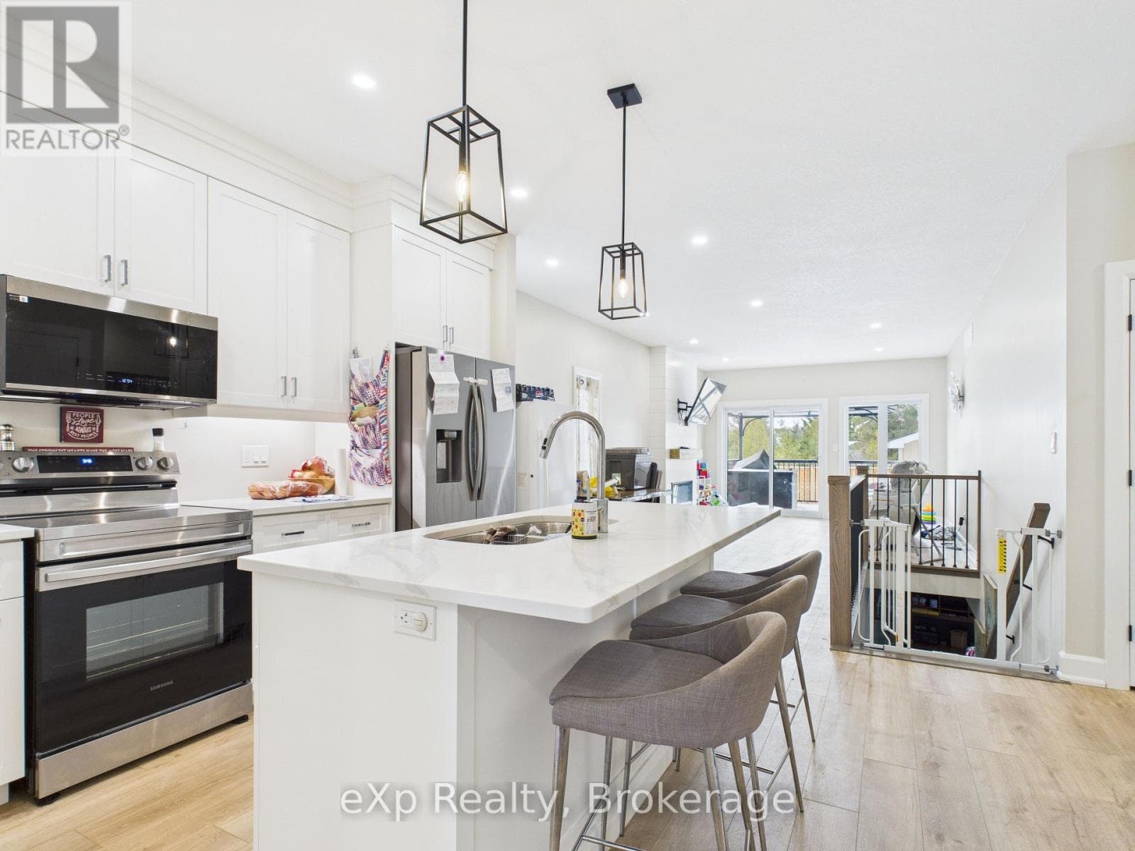 221130 GREY ROAD 9, OnePoint — photo 2