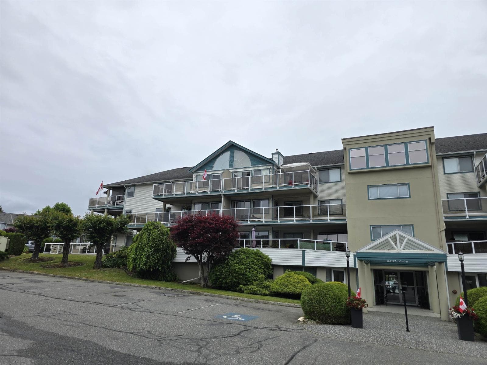 201 7500 COLUMBIA STREET in Mission Urban-Infill Area