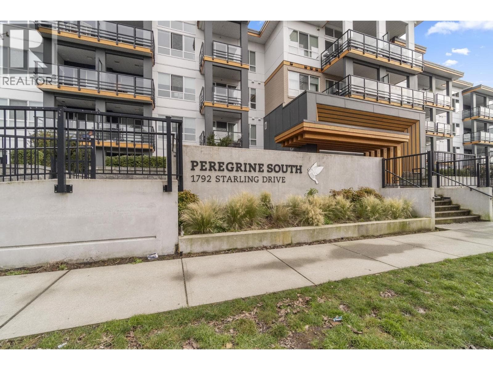 104 1792 STARLING DRIVE — photo 3