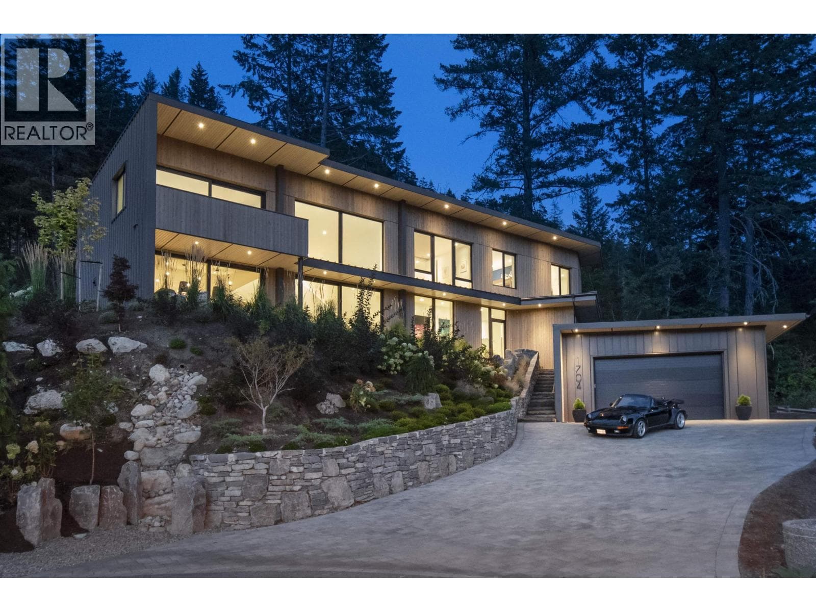 1704 SUGARLOAF PLACE in 