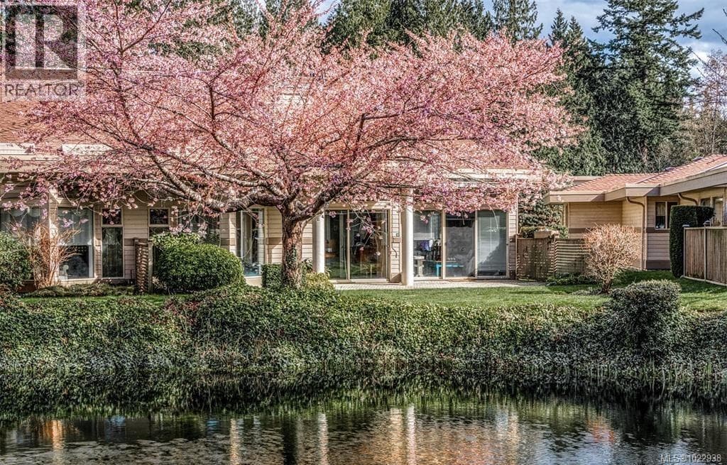 823 Lakes Blvd in 
