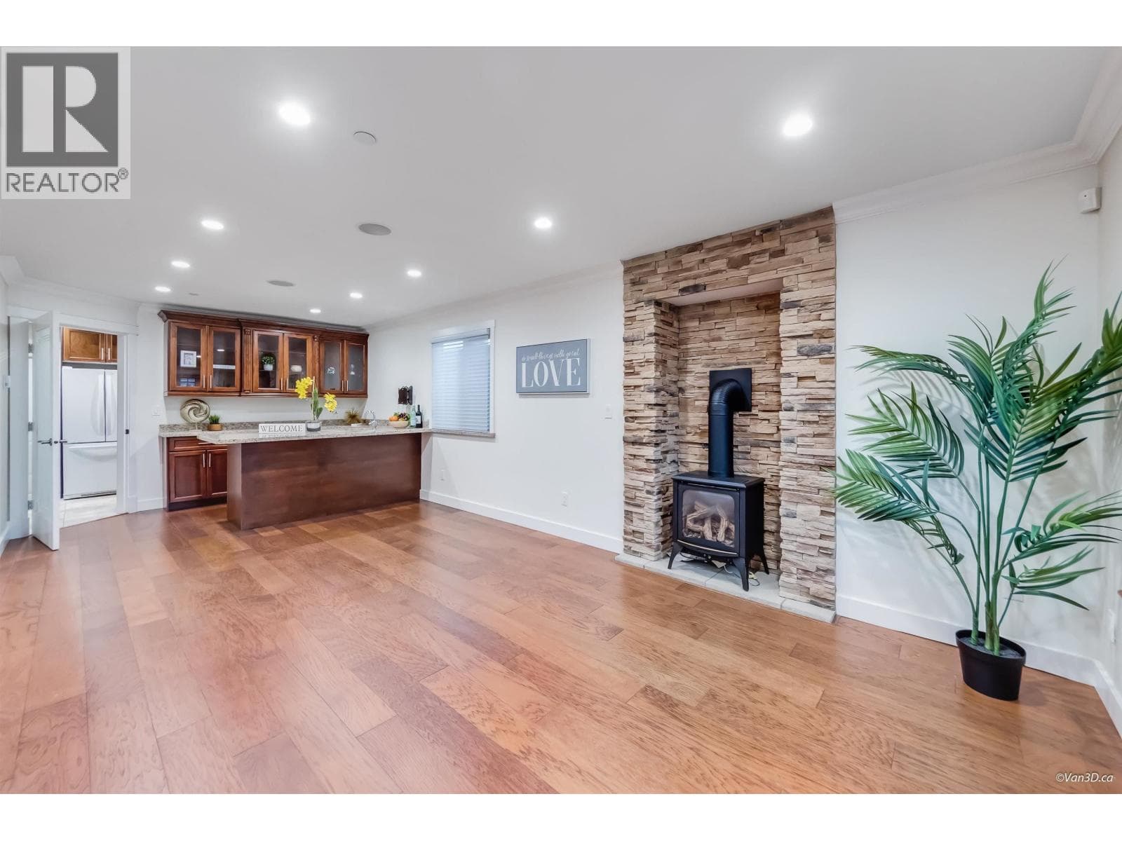 6167 COMMERCIAL STREET — photo 4