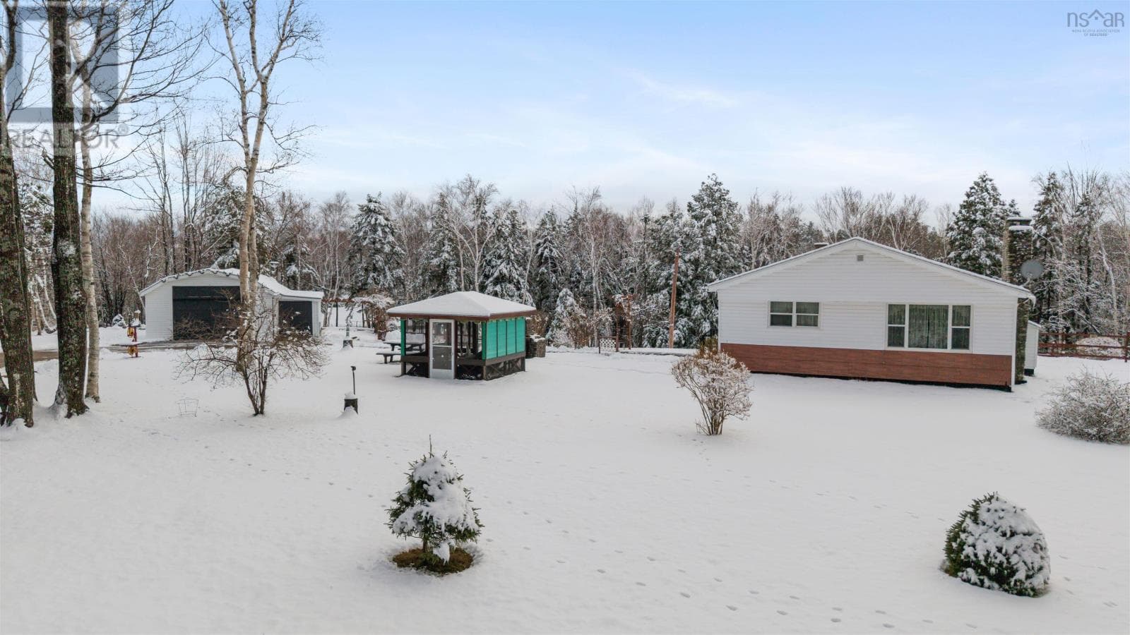 417 MACKENZIE ROAD — photo 3