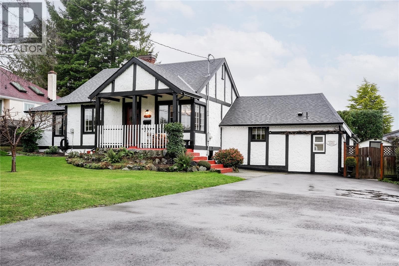 841 MANN AVENUE in 