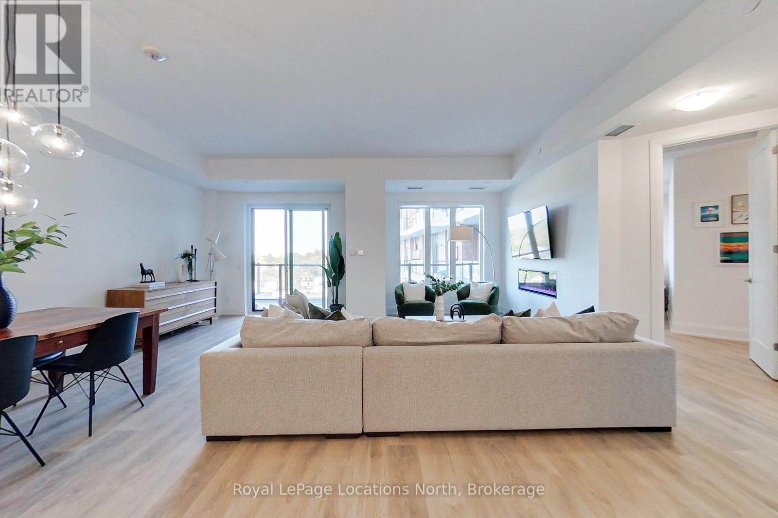525 - 1 HUME STREET — photo 3