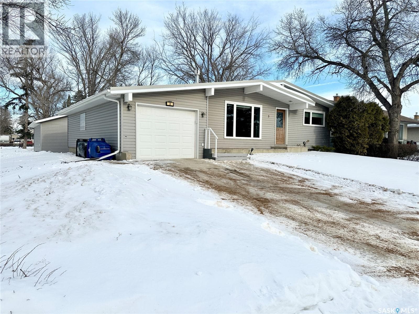 3 Scott CRESCENT in 